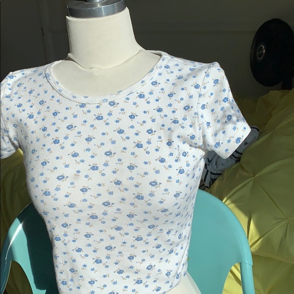☔️A blue floral t shirt from brandy ☔️ - Picture 2 of 3